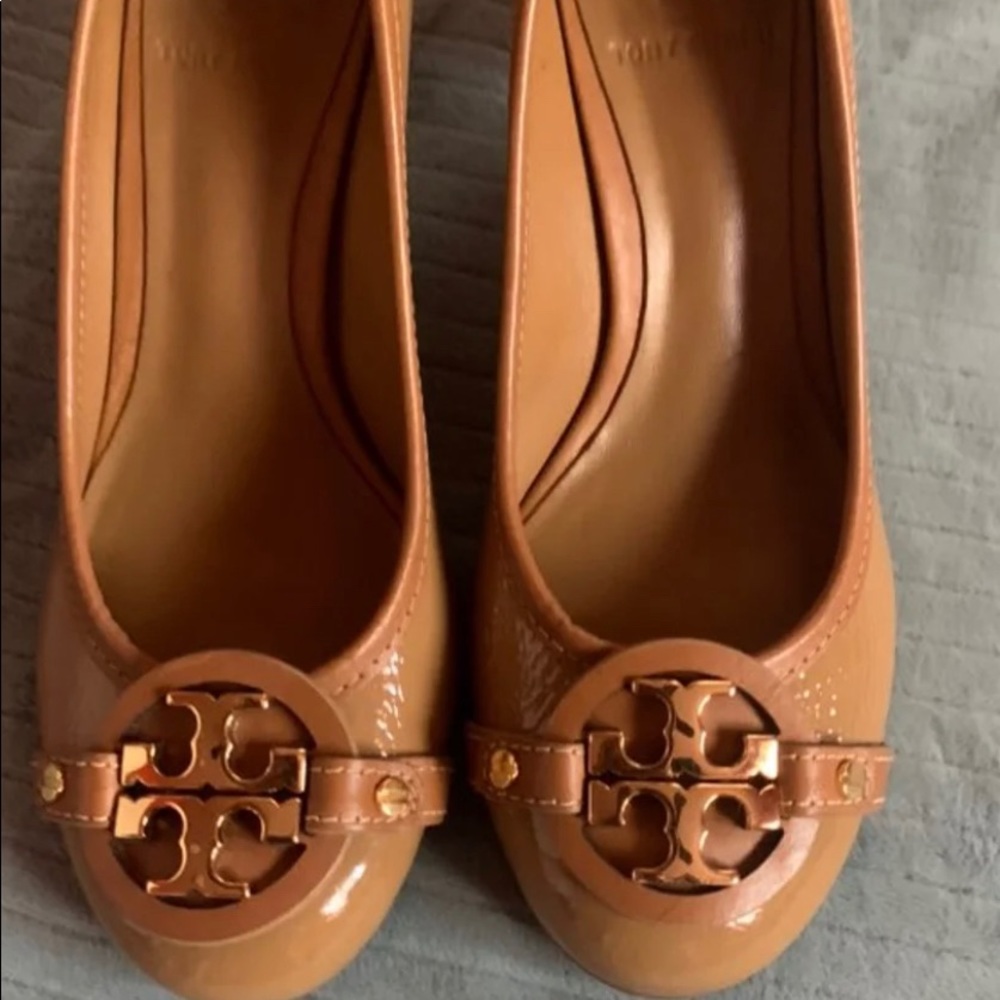 Tory Burch - dress heels 👠 perfect office shoes.